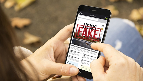 Social media fake news sees digital journalists less trusted than traditionalists